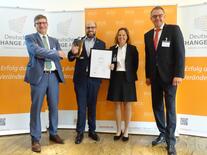 Bild rechts: v.l.n.r. Dr. Alexander Schmidt-Gernig MinR (BMG), Sebastian Ebertz (Lukaskrankenhaus), Dr. Martina Oldhafer (UKSH), Felix Dorn (BQS Institut)